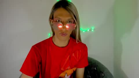 Snapshot of sweetdesaire chatting on 04-22-26, 06:42 Amelia online show from 04-22-26, 06:42