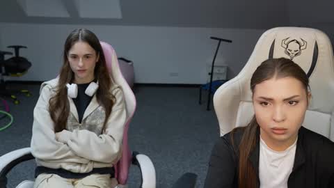 Amelia online show from 11-08-25, 11:43