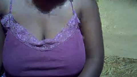 Snapshot of sweetdivah2 chatting on 04-26-26, 05:10 divinah online show from 04-26-26, 05:10