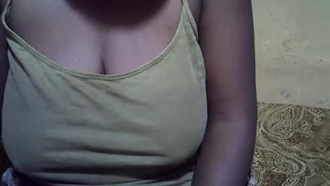 Snapshot of sweetdivah2 chatting on 06-03-26, 11:43 divinah online show from 06-03-26, 11:43