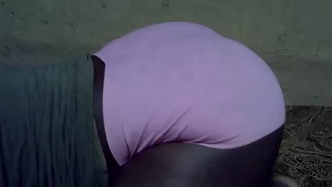 Snapshot of sweetdivah2 chatting on 06-04-26, 03:18 divinah online show from 06-04-26, 03:18
