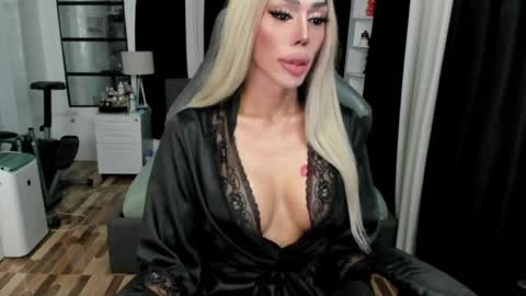 Snapshot of sweetestcandice08 chatting on 05-05-26, 05:54 CANDACE online show from 05-05-26, 05:54
