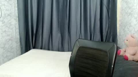Snapshot of sweetgirl_jen chatting on 06-21-26, 11:51 PureJenny online show from 06-21-26, 11:51