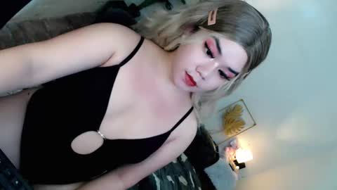 Snapshot of sweetgirl_mayxx chatting on 01-19-26, 12:25 May online show from 01-19-26, 12:25