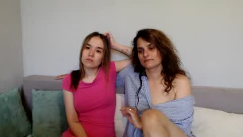 Snapshot of sweetharts69 chatting on 06-13-26, 10:24 Alina and Mia online show from 06-13-26, 10:24