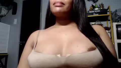 Snapshot of sweethotgirl_maexxx chatting on 03-18-26, 12:30 Mae online show from 03-18-26, 12:30