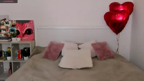 Snapshot of sweetie_candy_ chatting on 06-24-26, 02:05 Hannah online show from 06-24-26, 02:05