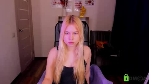 Snapshot of sweetie_mi chatting on 02-12-26, 03:29 Mia online show from 02-12-26, 03:29