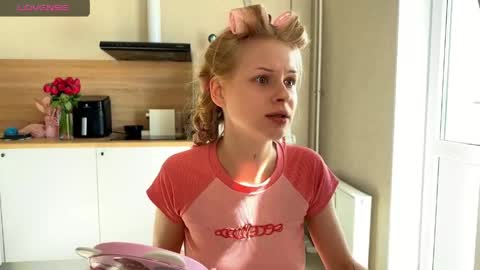 sweetie Lisa3 online show from 05-18-26, 05:57