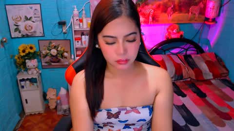 Nicole online show from 12-17-24, 09:07