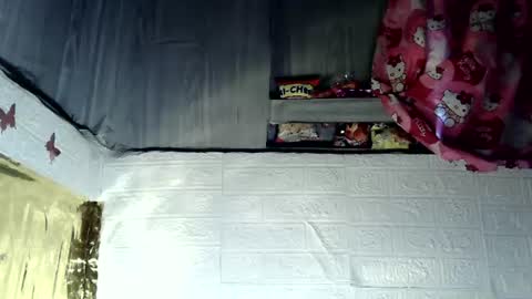 Snapshot of sweetiepiexxxx chatting on 06-19-26, 03:44 jess online show from 06-19-26, 03:44