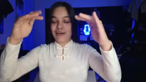 Snapshot of sweetieslikebutter chatting on 06-21-26, 04:26 Blu Sweets online show from 06-21-26, 04:26