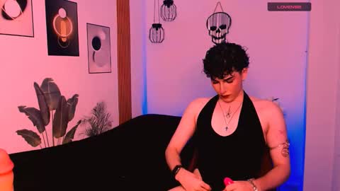 Snapshot of sweetjames2810 chatting on 11-18-25, 07:07 SWEETJAMES online show from 11-18-25, 07:07