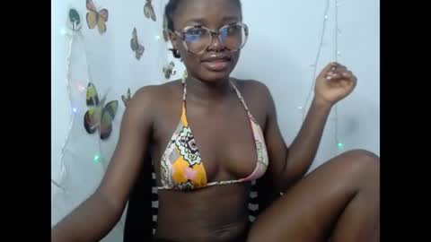 Snapshot of sweetjuicyclit chatting on 06-15-26, 12:07 zuri online show from 06-15-26, 12:07
