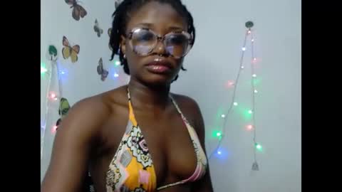 Snapshot of sweetjuicyclit chatting on 06-22-26, 11:57 zuri online show from 06-22-26, 11:57