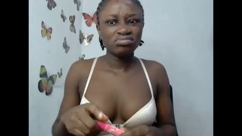 Snapshot of sweetjuicyclit chatting on 07-15-26, 11:59 zuri online show from 07-15-26, 11:59