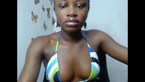 Snapshot of sweetjuicyclit chatting on 07-19-26, 11:41 zuri online show from 07-19-26, 11:41