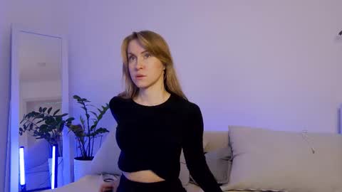 SweetKira1 online show from 03-09-26, 03:38