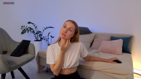 Snapshot of sweetkira1 chatting on 07-12-26, 08:16 SweetKira1 online show from 07-12-26, 08:16