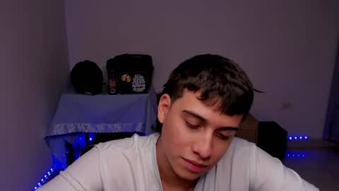 Snapshot of sweetlian_04 chatting on 12-05-24, 05:15 Lian online show from 12-05-24, 05:15