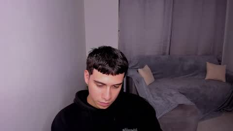 Snapshot of sweetlian_04 chatting on 02-24-25, 05:00 Lian online show from 02-24-25, 05:00