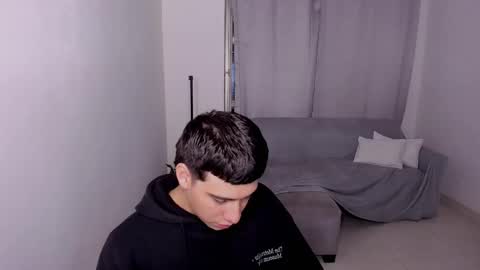 Snapshot of sweetlian_04 chatting on 02-27-25, 02:32 Lian online show from 02-27-25, 02:32