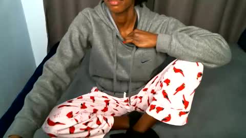 sweetlilly2540 online show from 10-22-25, 06:51