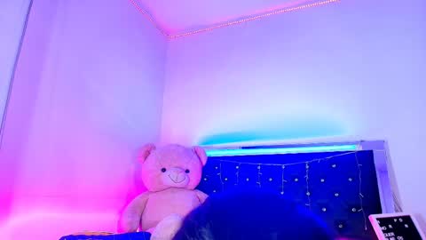 Snapshot of sweetmagic6 chatting on 05-04-26, 10:11 sweetmagic6 online show from 05-04-26, 10:11