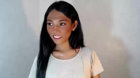 Snapshot of sweetmorena_xox chatting on 10-18-25, 11:44 Nia online show from 10-18-25, 11:44