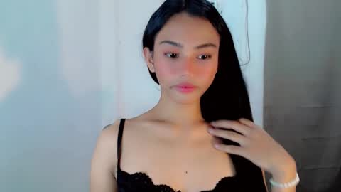 Snapshot of sweetmorena_xox chatting on 10-23-25, 05:51 Nia online show from 10-23-25, 05:51