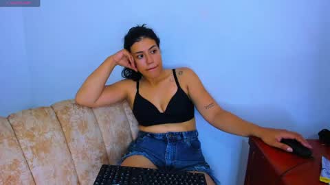 Snapshot of sweetnenus_ chatting on 05-29-26, 04:10 venus online show from 05-29-26, 04:10