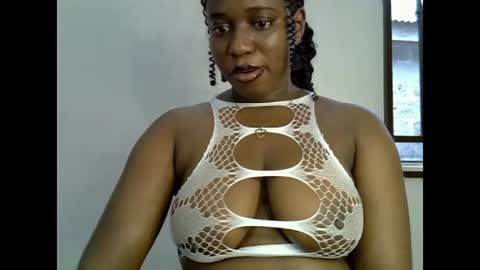 Snapshot of sweetpetitgirl chatting on 06-13-26, 05:22 LILY BRANDY online show from 06-13-26, 05:22