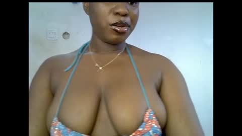 Snapshot of sweetpetitgirl chatting on 07-06-26, 07:27 LILY BRANDY online show from 07-06-26, 07:27