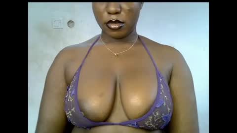 Snapshot of sweetpetitgirl chatting on 07-08-26, 08:30 LILY BRANDY online show from 07-08-26, 08:30