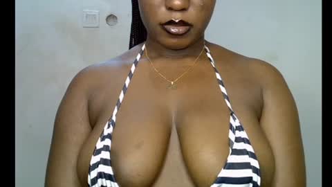 Snapshot of sweetpetitgirl chatting on 07-12-26, 08:22 LILY BRANDY online show from 07-12-26, 08:22