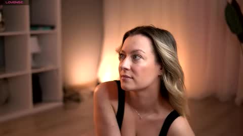 Snapshot of sweetrossie chatting on 02-09-26, 10:25 Rose online show from 02-09-26, 10:25