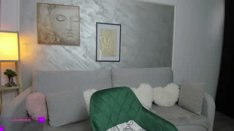 Snapshot of sweetsexangel chatting on 09-10-25, 01:44 Goddess Allysse online show from 09-10-25, 01:44