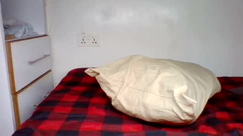 Snapshot of sweett_amberr chatting on 02-25-26, 12:15 sweett_amberr online show from 02-25-26, 12:15