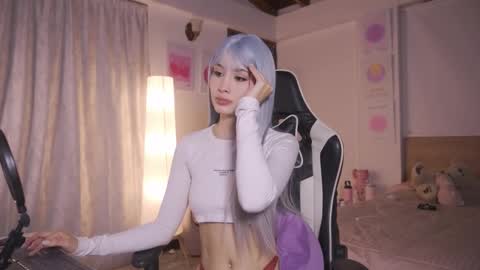 Cat independent model  online show from 11-20-25, 02:45