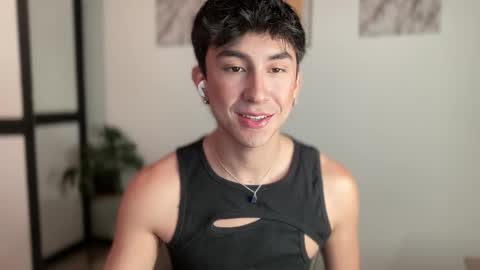 Snapshot of sweettaaron chatting on 04-28-26, 12:42 Andy online show from 04-28-26, 12:42