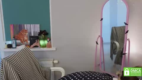 Elis  a little vacation Ill be here Saturday my schedules in bio online show from 04-10-26, 07:57