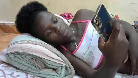 Snapshot of sweetvallerie chatting on 02-16-25, 02:00 sweetvallerie online show from 02-16-25, 02:00