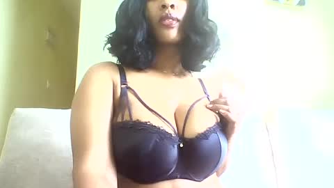 Snapshot of sweetveee chatting on 07-21-26, 07:22 Vee online show from 07-21-26, 07:22