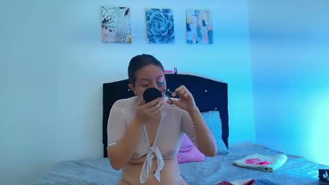 Mia online show from 05-11-26, 11:38