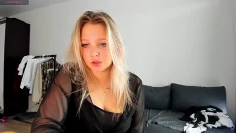 Snapshot of sweety_bettyyy chatting on 06-17-26, 11:56 Betty online show from 06-17-26, 11:56