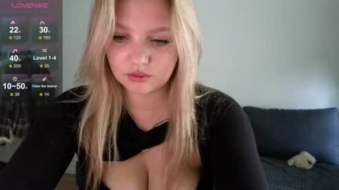 Snapshot of sweety_bettyyy chatting on 06-25-26, 09:47 Betty online show from 06-25-26, 09:47