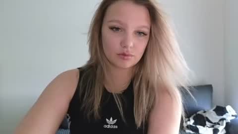 Snapshot of sweety_bettyyy chatting on 07-28-26, 11:17 Betty online show from 07-28-26, 11:17