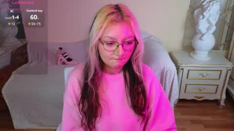 Hot Candy online show from 12-01-25, 11:59