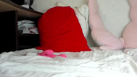 Mia online show from 12-20-24, 10:43