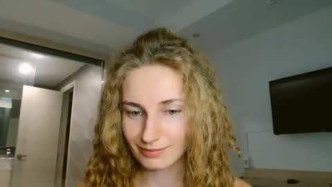 sweety_fruits online show from 01-06-26, 04:54